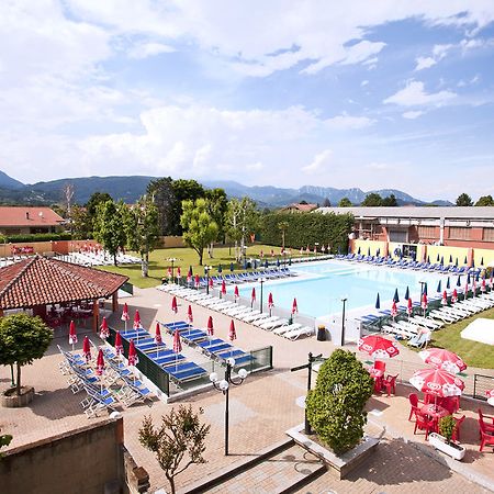 Hotel Villa Glicini Пинероло Екстериор снимка