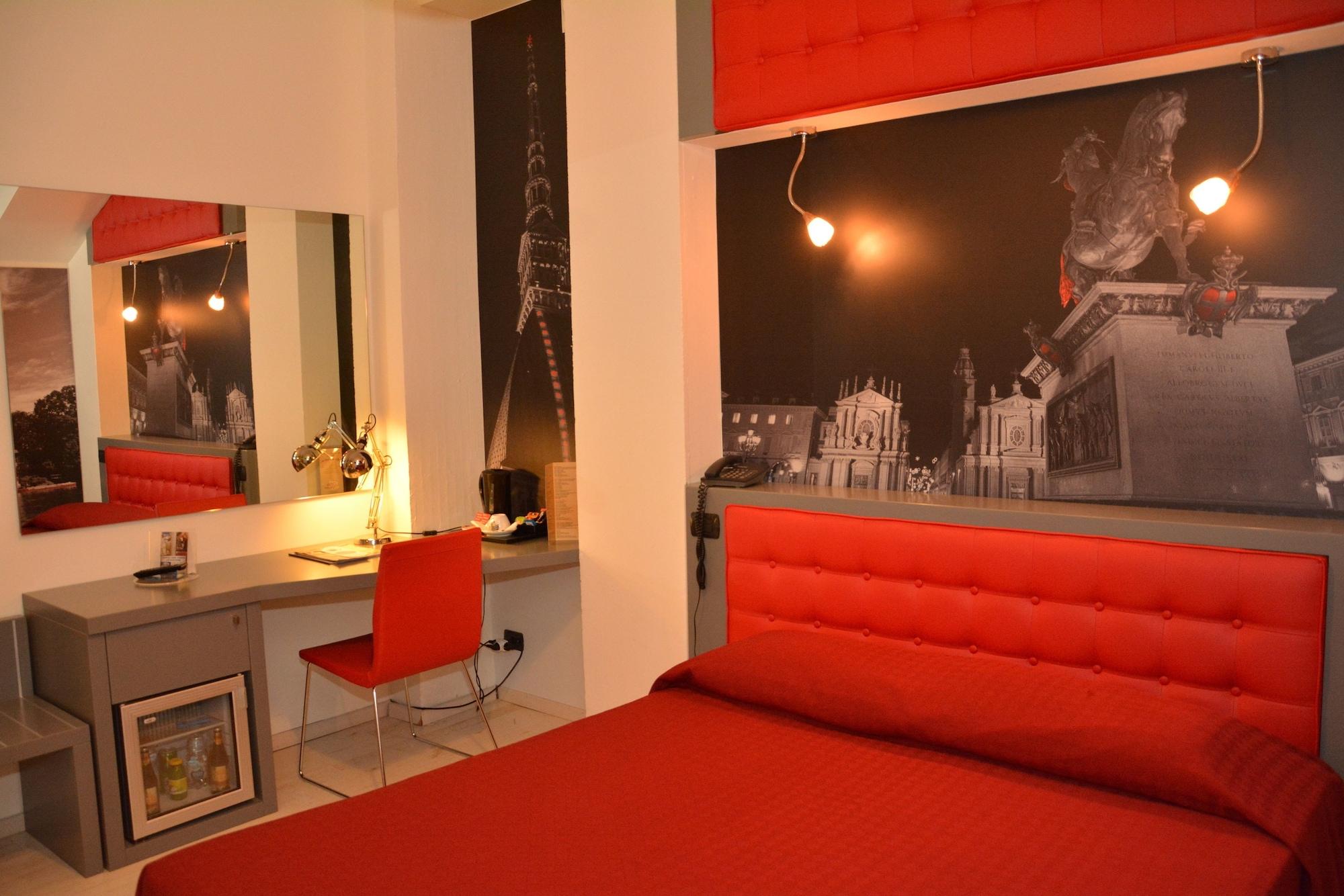 Hotel Villa Glicini Пинероло Екстериор снимка