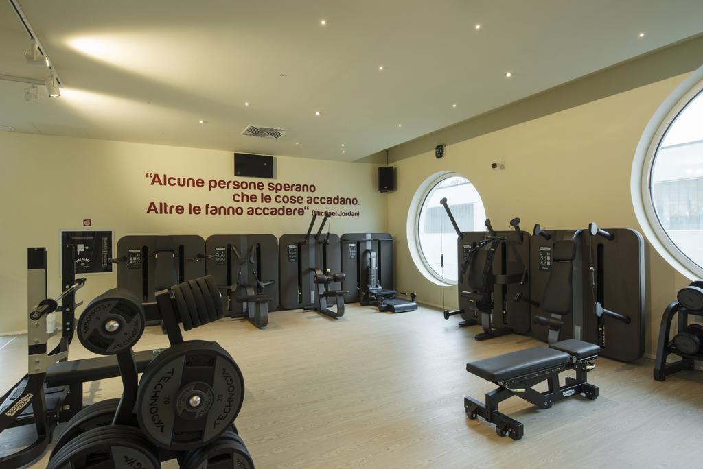 Hotel Villa Glicini Пинероло Екстериор снимка