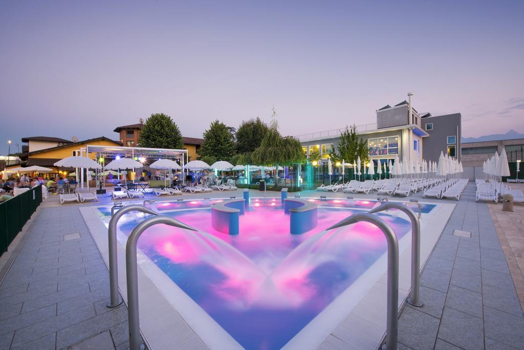 Hotel Villa Glicini Пинероло Екстериор снимка