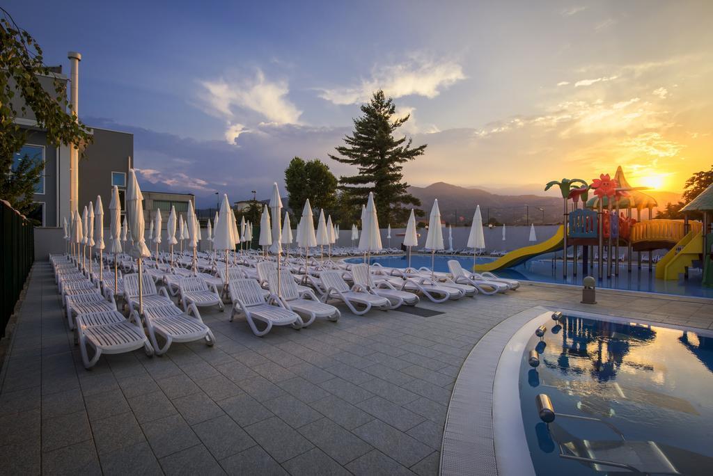 Hotel Villa Glicini Пинероло Екстериор снимка